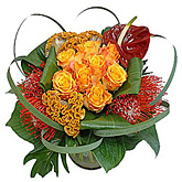Modern boeket met oranje en rode bloemen  burobloemen