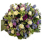 Rouwbiedemeier met blauwe en witte bloemen  burobloemen