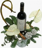 Luxe wit zilver kerststuk met wijn  burobloemen
